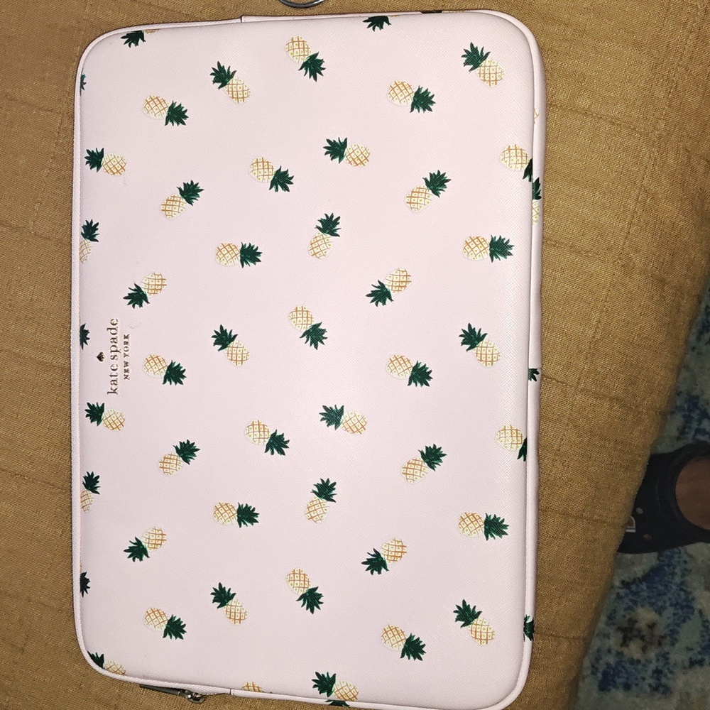 ♠️Kate Spade Pineapple Saffiano Leather Laptop Sleeve Computer Bag, Pink